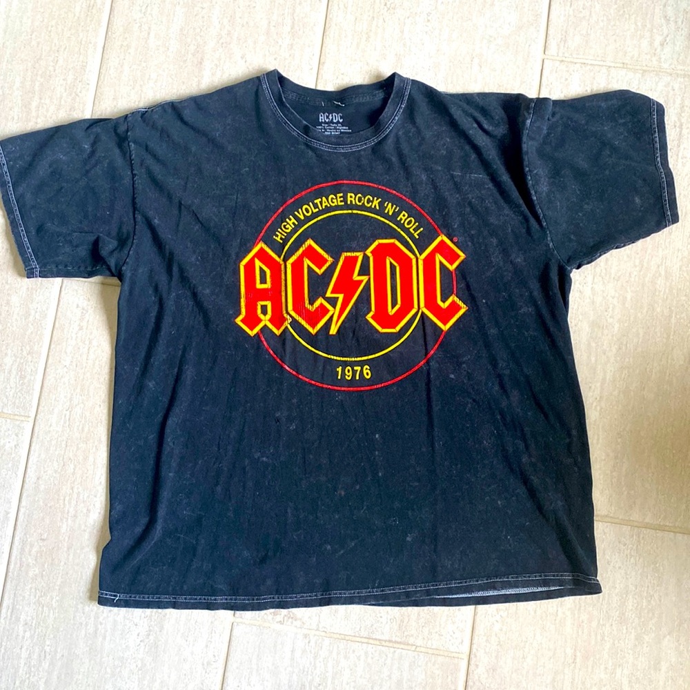 AC/DC “Lock Up Your Daughters” United Kingdom Tour 1976 in XL